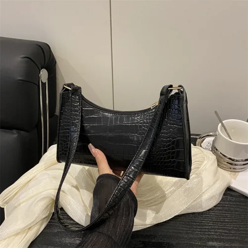 Summer fresh and trendy bags for women, new trendy items, underarm bags, versatile new items, single shoulder baguette bags